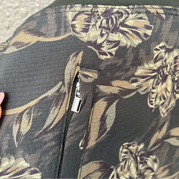 Athleta Trekkie North Printed Short in Terra Firma Olive - Picture 8 of 14